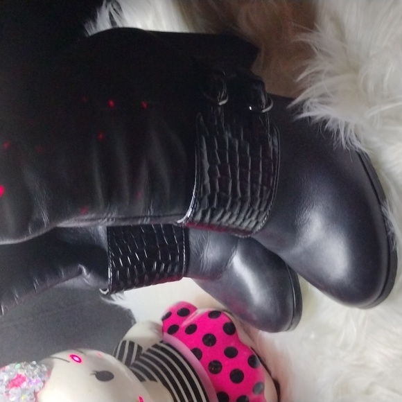 Design Lab Boots - Picture 2 of 4